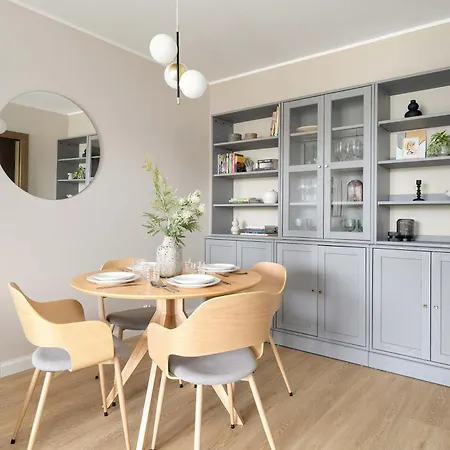 Comfortable With Parking In By Renters Apartament