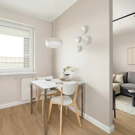 Apartamento Comfortable With Parking In By Renters Poznan