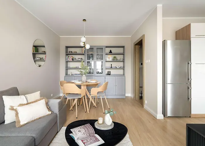 Comfortable With Parking In By Renters Poznań