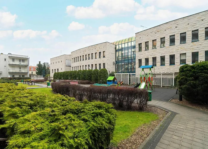 Comfortable With Parking In By Renters Poznań